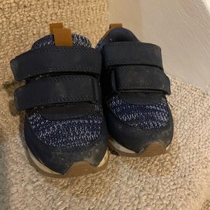 Joe Fresh Velcro sneakers